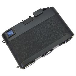 Leica CL camera body serial no. 1409019, with instruction booklet, two Leitz Wetzlar lenses to include a Summicron-C 1:2/40 lens serial no. 2678348 and an Elmar-C 1:4/90 lens serial no. 2647811, an Agfatronic 240 B flash and a Clampette, all contained within an Olympus carry case