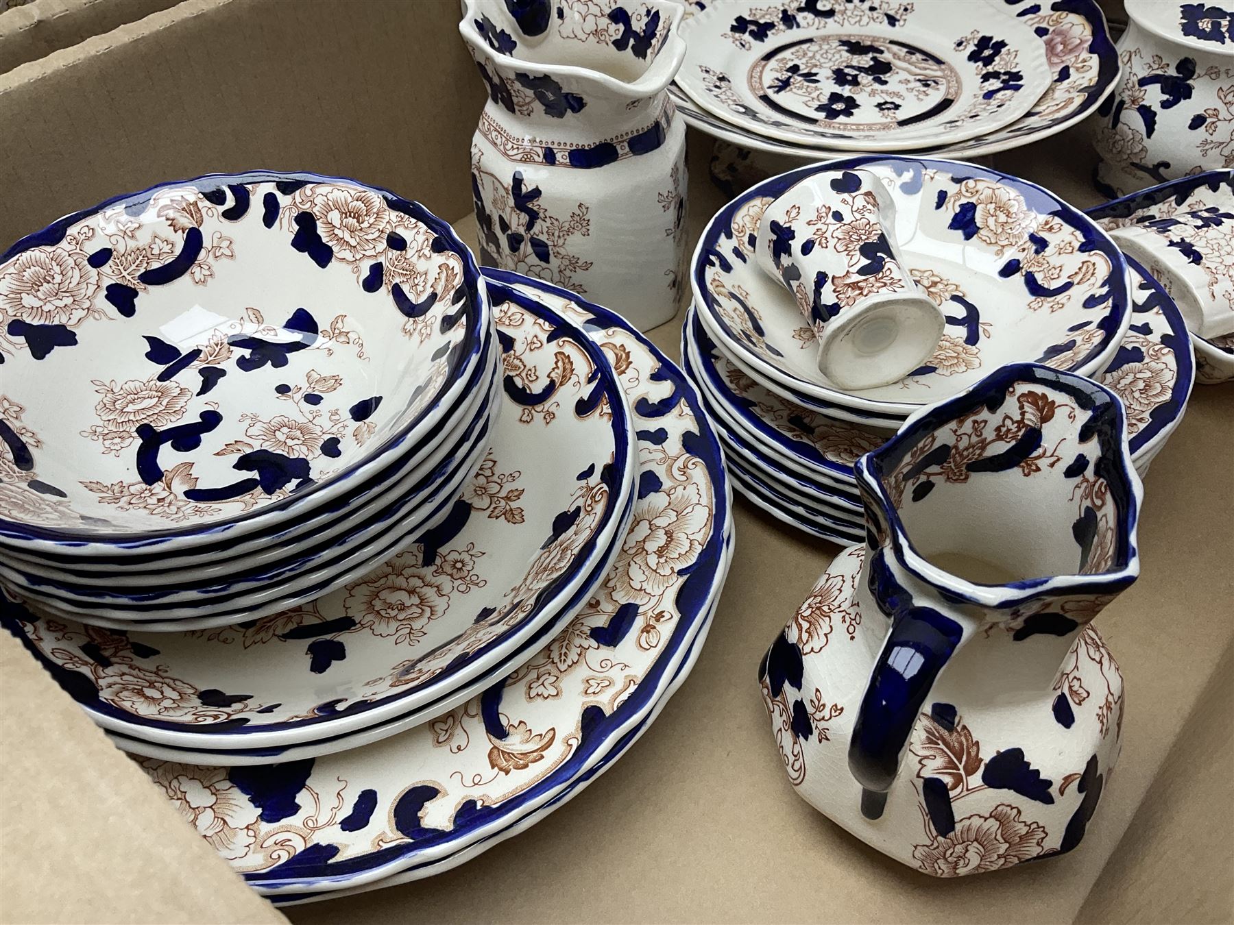 Masons Ironstone Mandalay pattern ceramics, including teapot, jar and cover, fruit bowl, butter dish, plates and bowls, etc, in two boxes 
