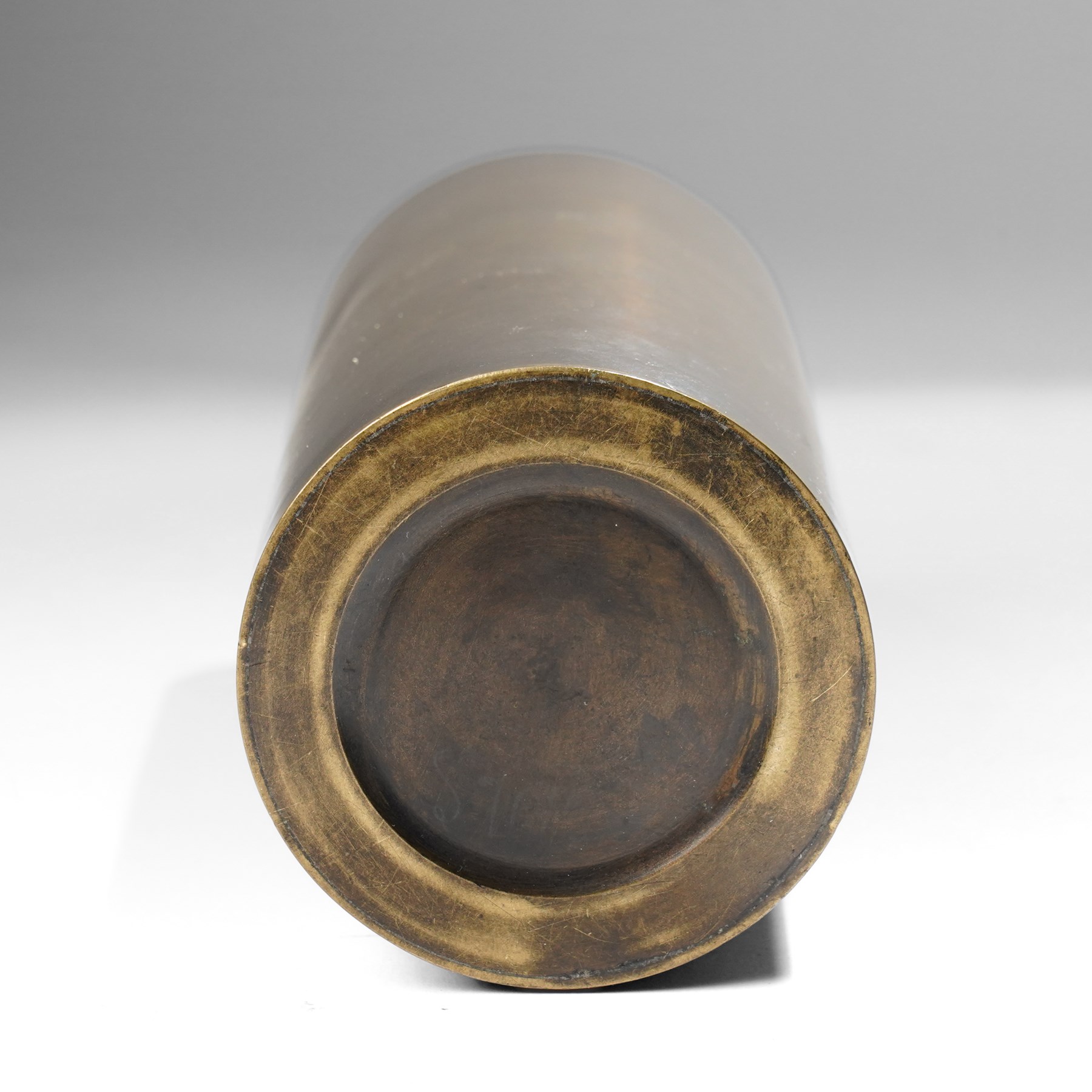  Japanese Meiji period bronze cylindrical vase, decorated with Mount Fuji in light relief, H20.5cm 