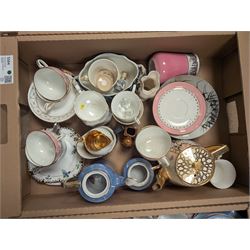 Royal Doulton Balloon Man and Balloon Lady relief plates, Hornsea Fauna vases, tea wares and other ceramics and glassware in three boxes 