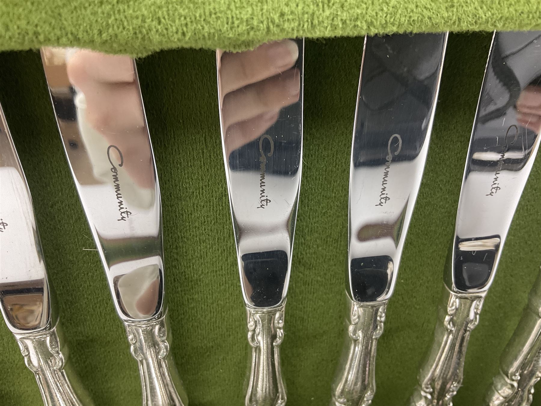 Cased canteen of Oneida Community silver plate cutlery