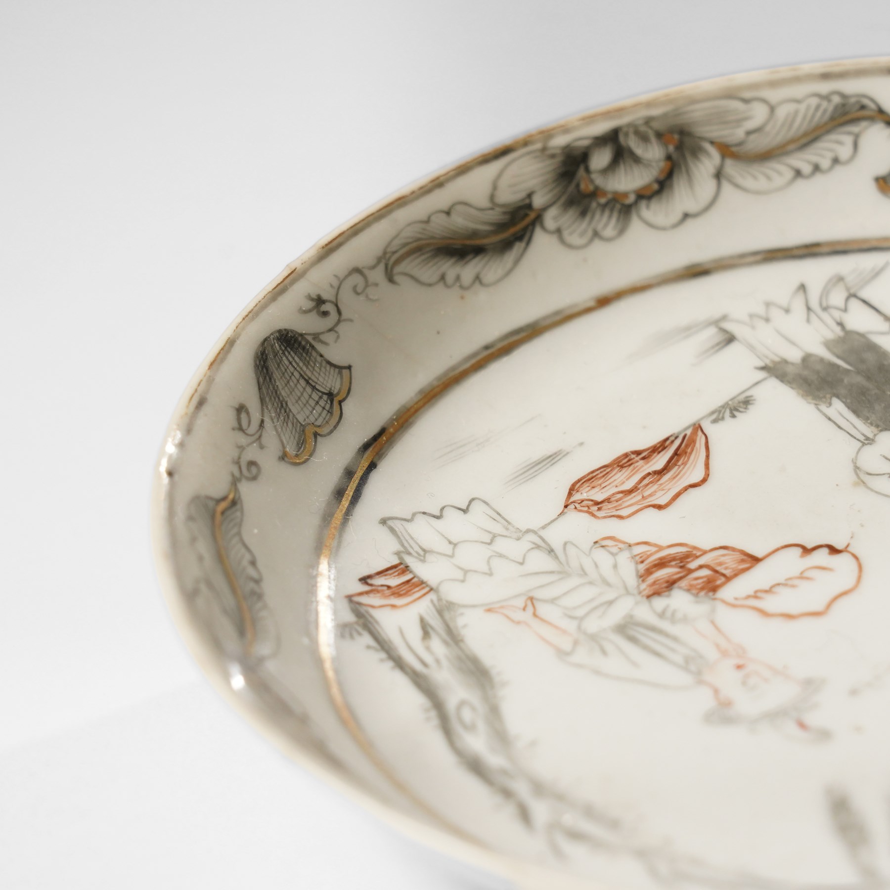 Chinese Yongzheng period coffee cups and saucer, painted in grisaille with figures in traditional landscapes and heightened in gilt (3)