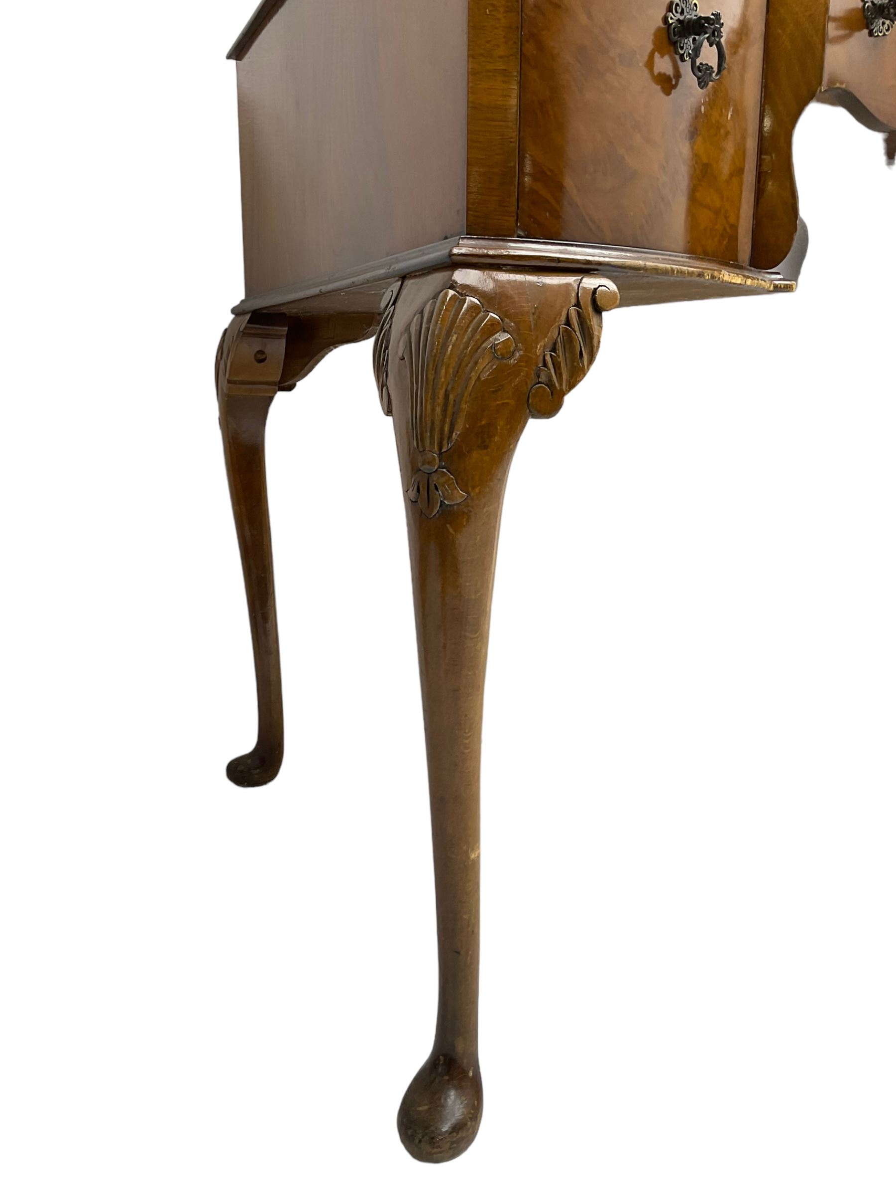 Early 20th century Queen Anne design walnut writing desk, reverse bow-front with inset green leather writing surface and foliate carved edge, fitted with three drawers, raised on cabriole supports