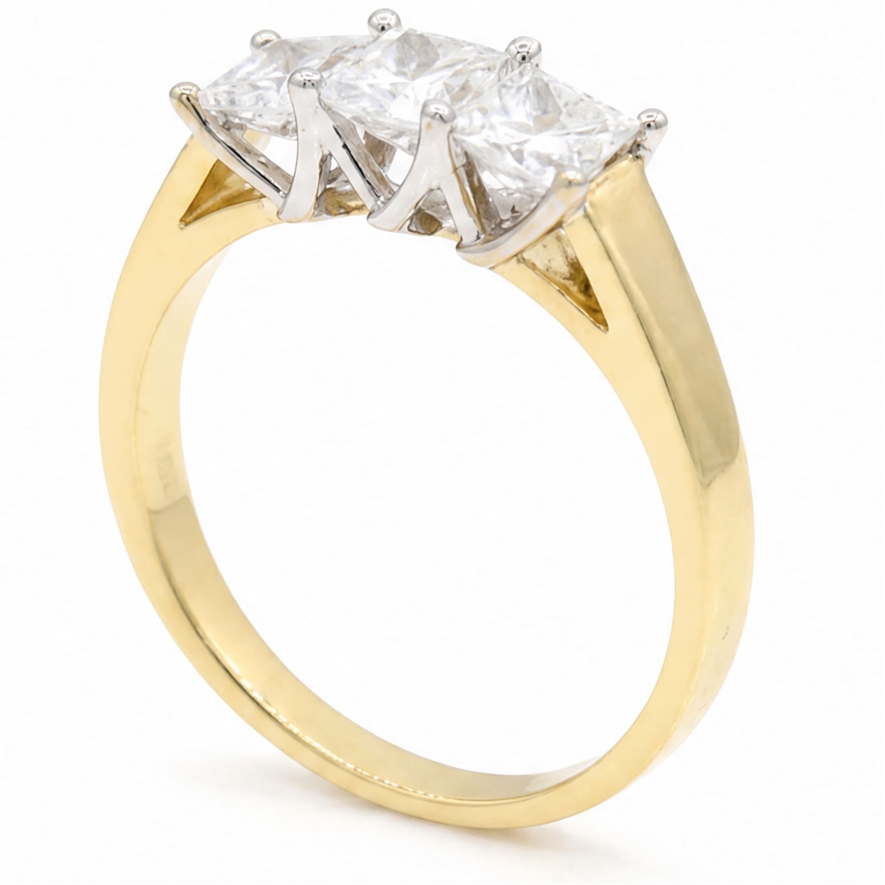 18ct gold diamond ring, set with three princess cut diamonds, hallmarked, total diamond weight 1.00 carat, with World Gemological Institute report