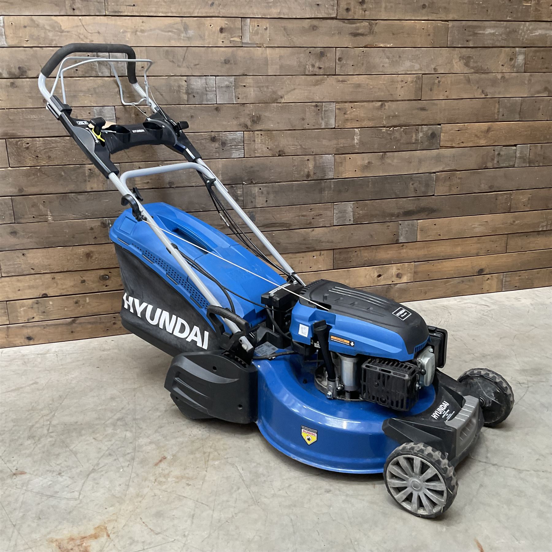 Hyundai HYM530SPER electric start petrol lawnmower