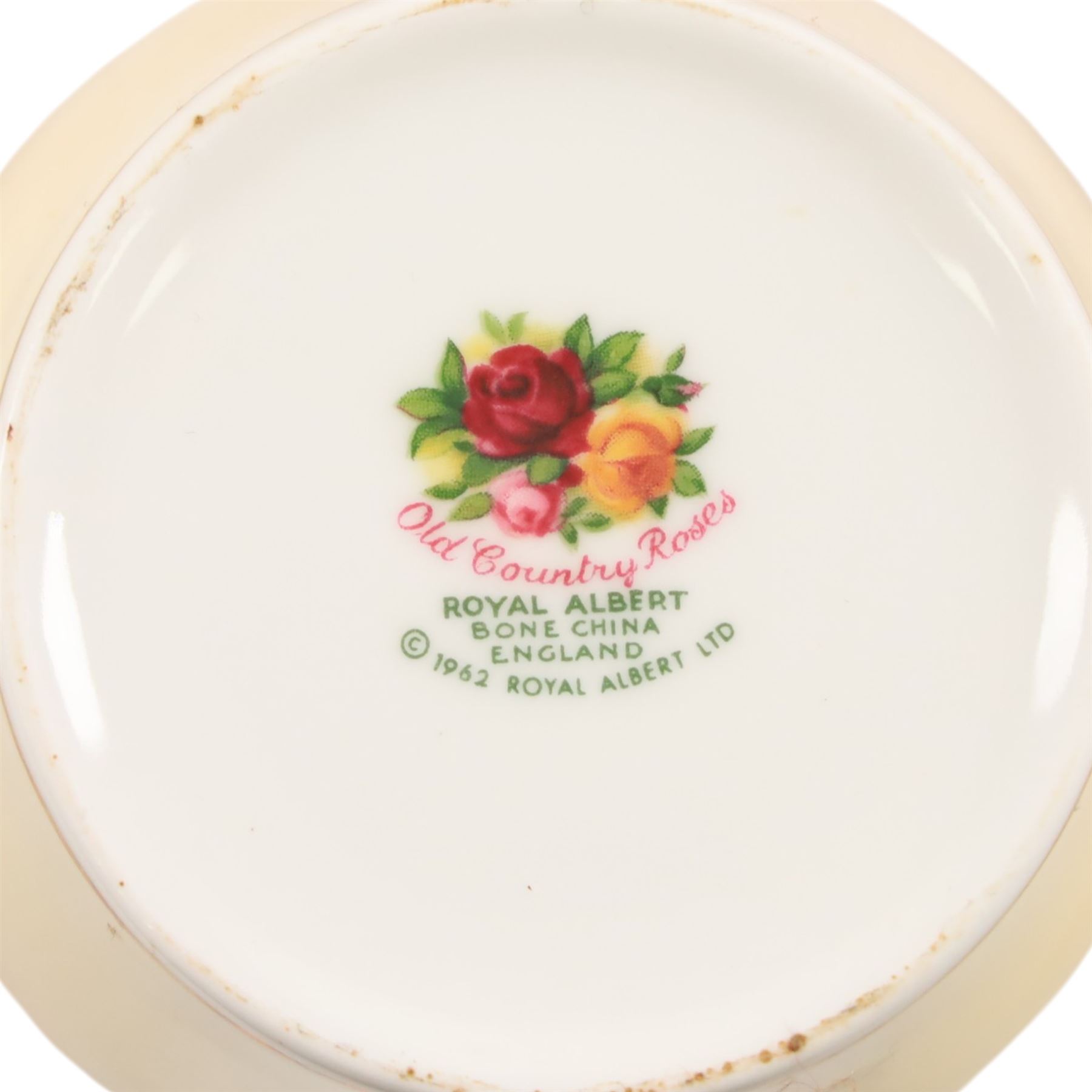 Royal Albert Old Country roses part tea and dinner service, including teapot, milk jug, open sucrier, cake stand, six dinner plates, etc