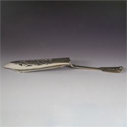 Victorian silver Fiddle pattern fish slice, with pierced blade, hallmarked John & Henry Lias, London 1846
