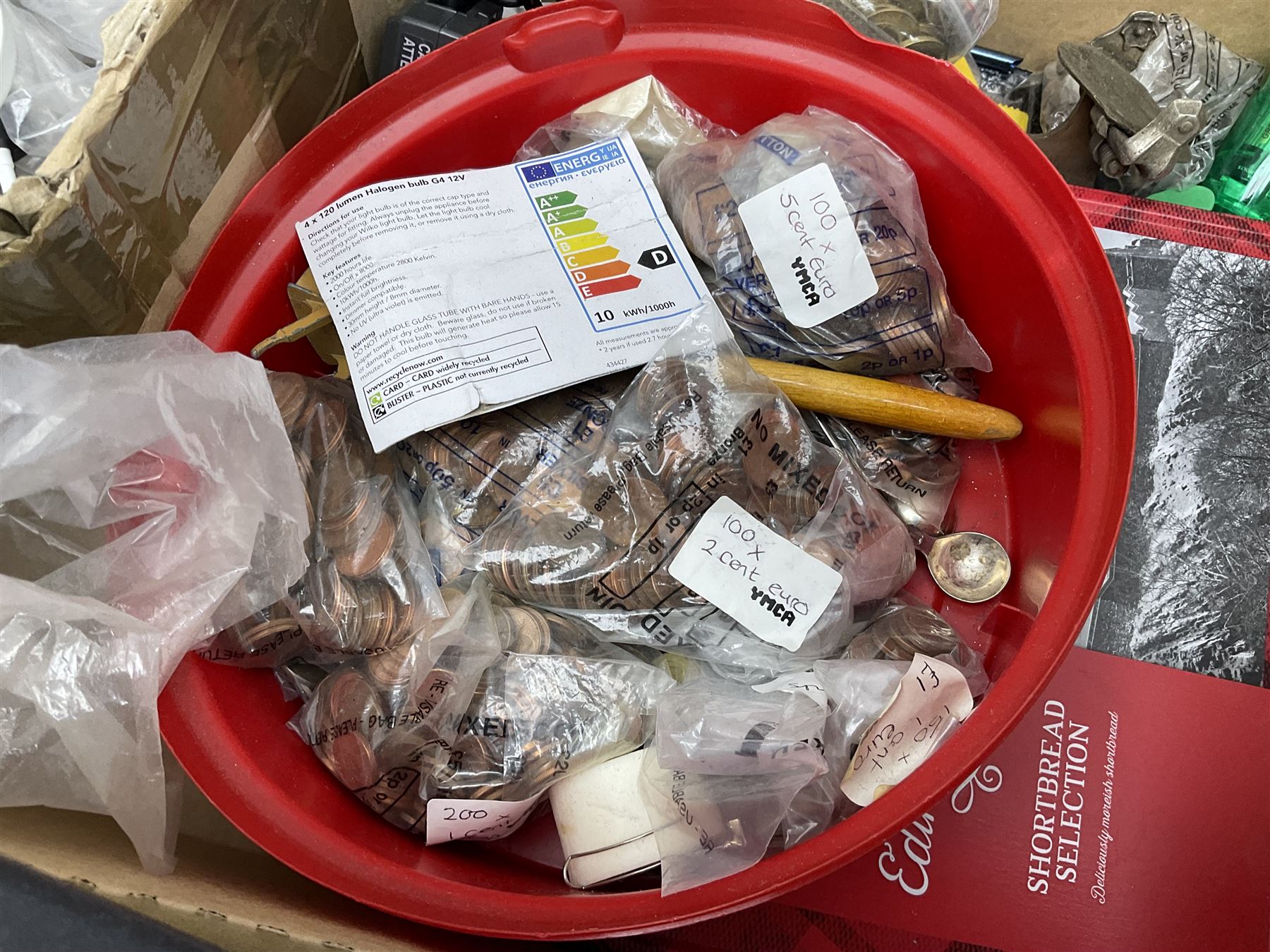 Daiwa 7700A fishing real, together with ice skate blades, pen nibs and other collectables 