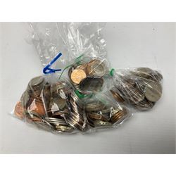 Mostly Great British Queen Elizabeth II decimal coins, including various commemorative two pound and fifty pence coins, old round one pounds etc