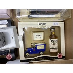 Corgi - Queen Elizabeth Golden Jubilee 1952 - 2002 1:40 scale die-cast model State Landau No. CC09901; boxed; Bburago Mercedes-Benz 500K Roadster 1936; and thirteen other modern die-cast models by Lledo, Matchbox, Cararama, Maisto, Quartzo etc; all boxed (15)