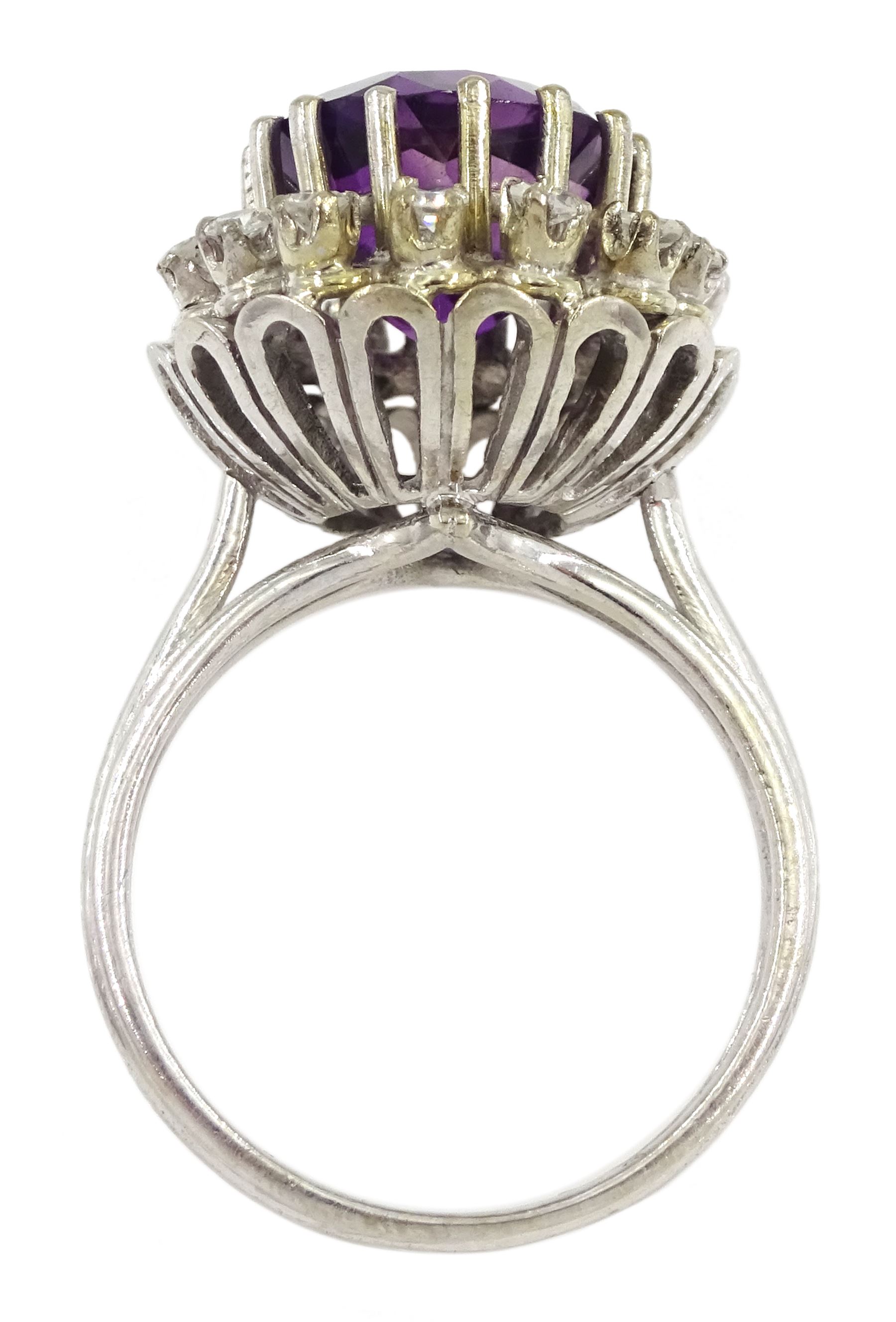 18ct gold circular purple stone ring