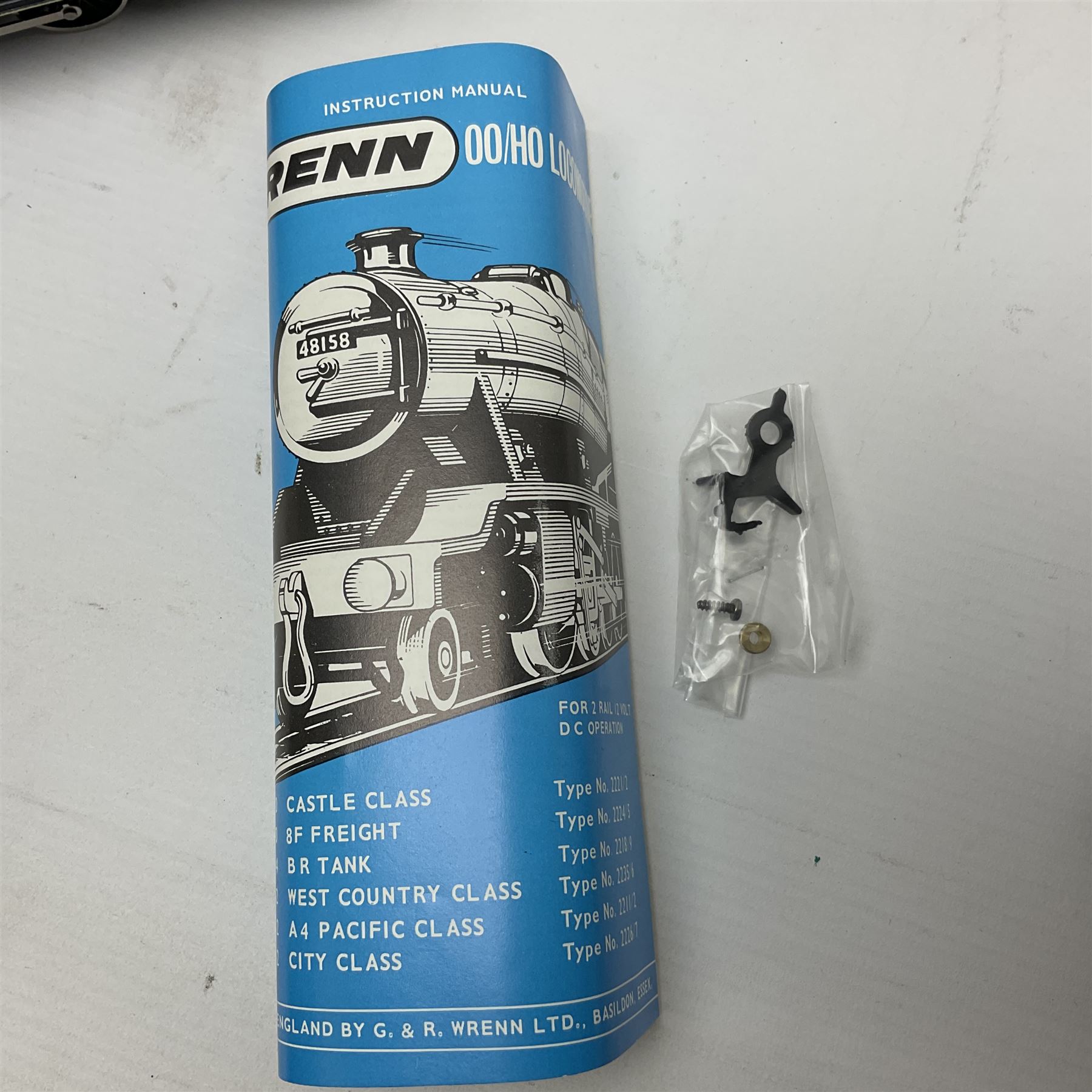 Wrenn '00' gauge - two Princess Coronation (Duchess) Class 4-6-2 locomotives - 'City of Glasgow' No.46242 in BR Blue; and 'Duchess of Hamilton' No.6229 in LMS Black; both boxed with instructions (2)