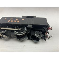 Hornby Dublo - 3-rail EDL7 Class N2 0-6-2 tank locomotive No.2690 in LNER black; in modern collector's plain red box