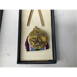 Nine American medals including WW2 Navy and Army Occupation medals, 1939-41 Defence Medal, boxed National Defence Medal and bar, South West Asia Service with bar, Air Force, National Guard and Military achievement medals etc (9)