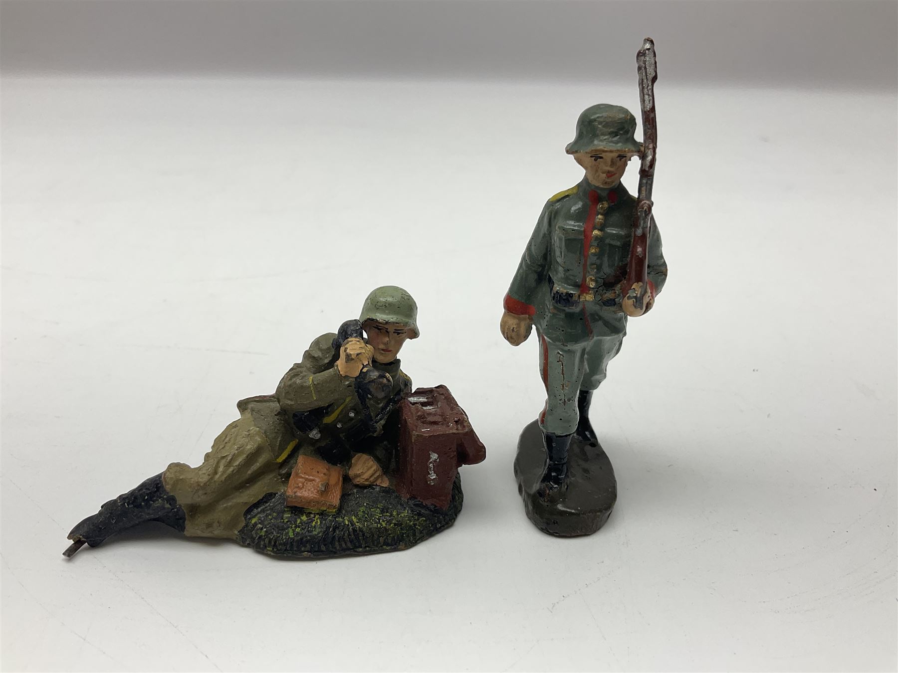 German Lineol Flak Artillery Gun on revolving base H11cm; four other Lineol WW2 German soldiers; and three Elastolin German soldiers including reclining radio operator (8)