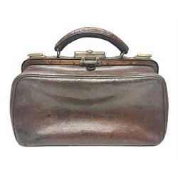 Small leather Portmanteau gentleman’s travelling toilet bag