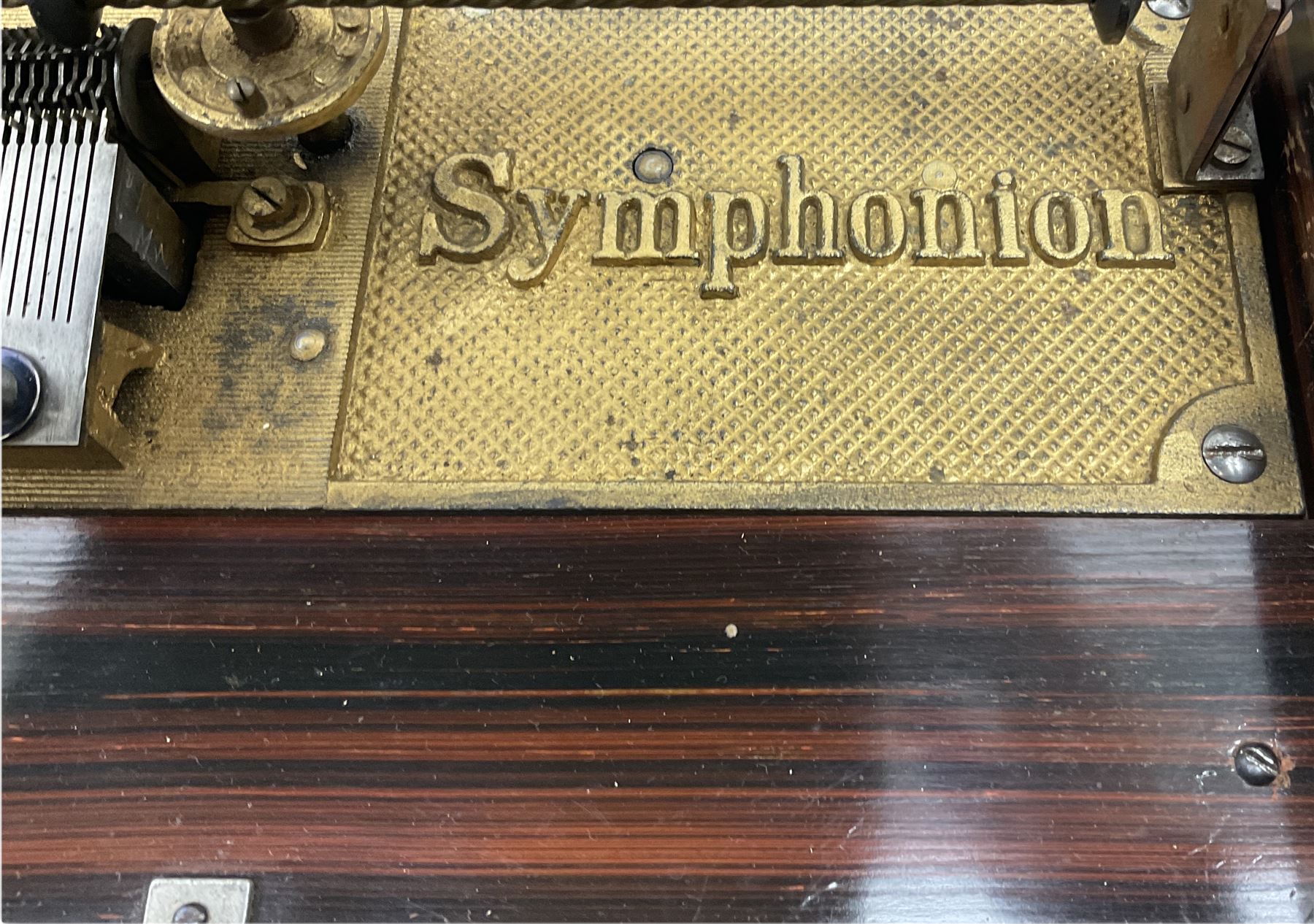 Late 19th century Symphonion disc musical box in inlaid walnut case with front lever action playing 25.5cm discs on a 10.5cm steel comb with forty-nine teeth, musical scene of cherubs under the lid, L33cm; together with five 25.5cm discs, fifteen 20.5cm discs and eleven 19cm discs