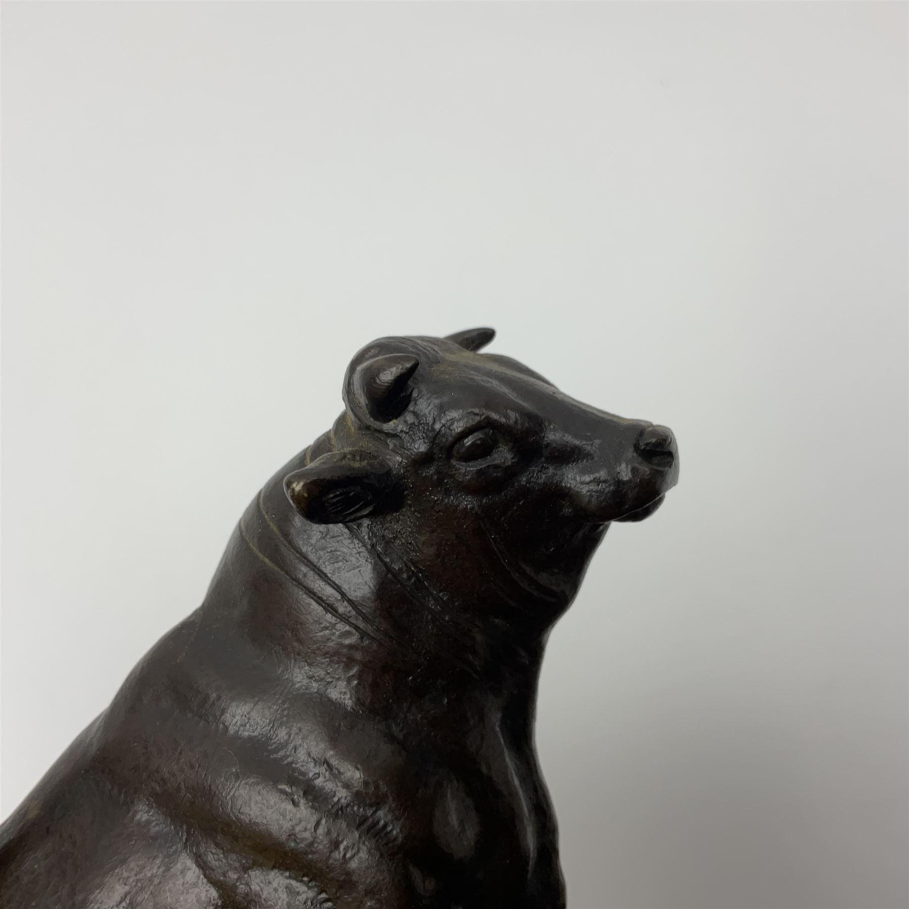 After Antoine-Louis Barye, bronze figure of a bull, upon a rectangular base, H10cm 