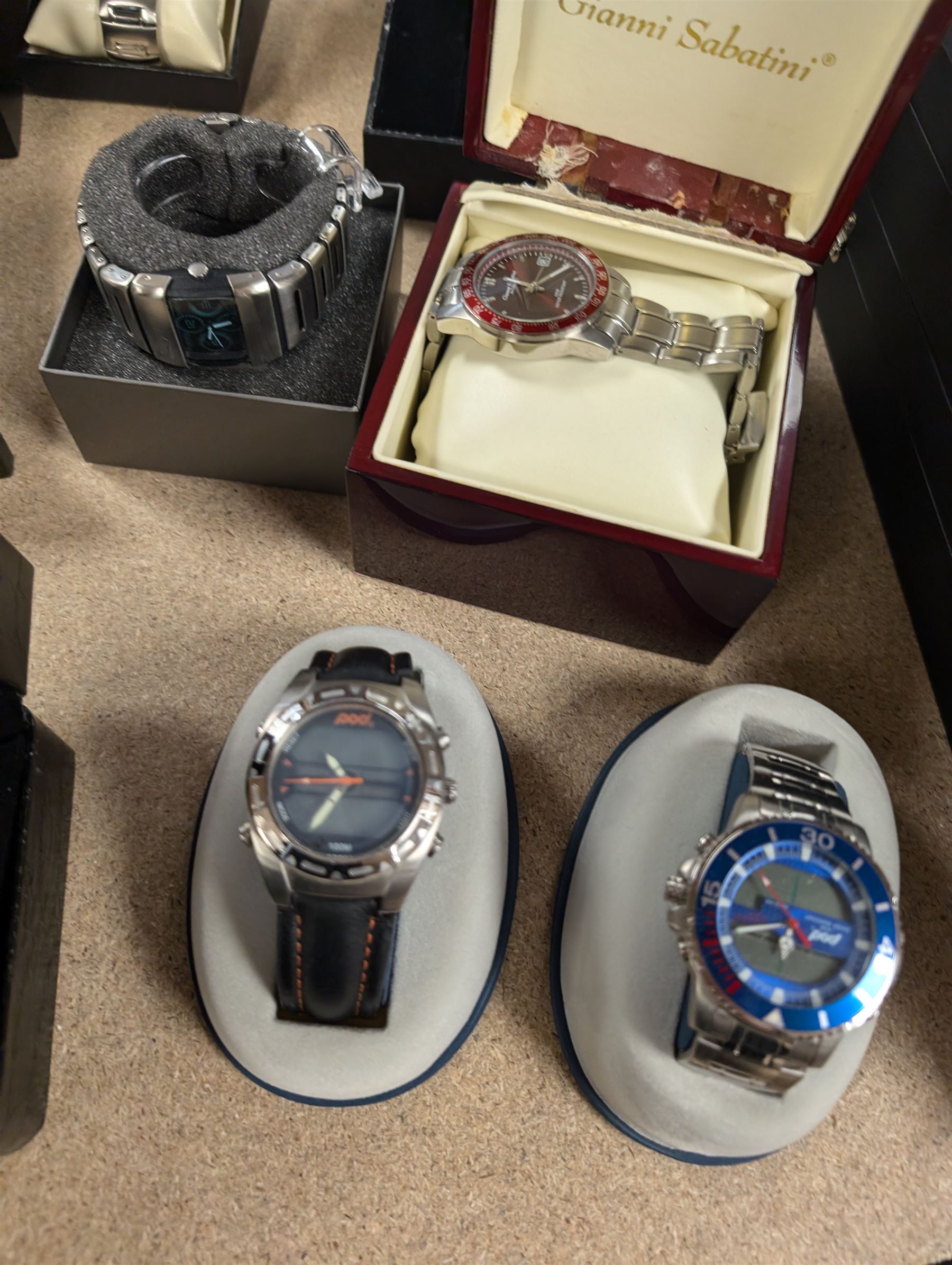 Collection of approx 30 quartz watches including Sekonda, Tungsten, Citizen, Van Heusen, Gianni Ricci and Gianni Sabatini