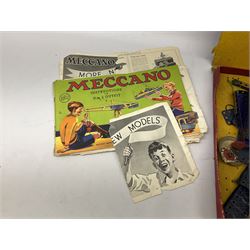Pre-war Hornby No 5 clockwork Speedboat 'Viking', in green and cream in original box; and Meccano No.4 set box containing various sections in blue, gold and red and instruction manual (2)