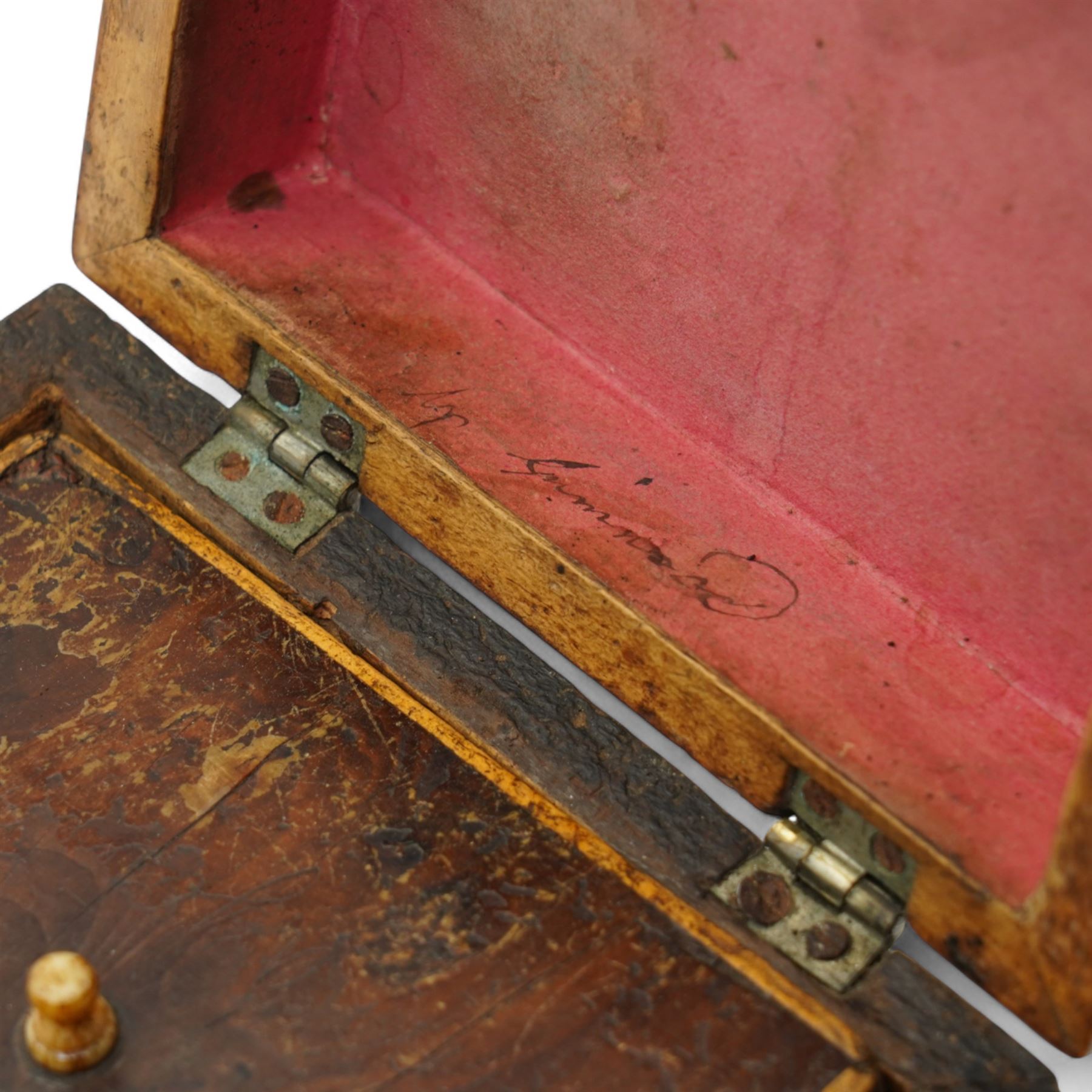 Georgian era single compartment burr yew wood tea caddy, of tapered square form, H12cm