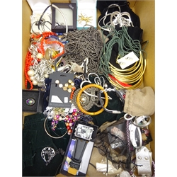  Quantity of modern costume jewellery including rhinestone inset spider brooches, similar panther and lizard, Ice House Collection bracelet & necklace set, John Richard necklace, Frank Usher, Auora and other makers, powder compact, gents Ohsen wristwatch and other jewellery   