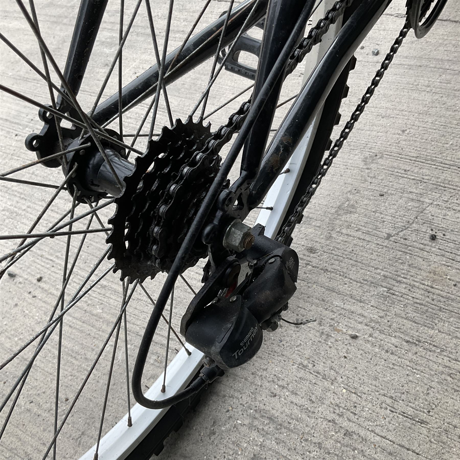 Doosan 21 speed full suspension bike, front disc brakes - THIS LOT IS TO BE COLLECTED BY APPOINTMENT FROM DUGGLEBY STORAGE, GREAT HILL, EASTFIELD, SCARBOROUGH, YO11 3TX