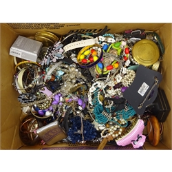  Collection of costume jewellery incl. some silver, wristwatches, cigarette case, powder compact etc in one box  