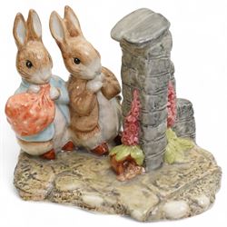 Ten Beswick Beatrix Potter figures, including Aunt Pettitoes, Amiable Guinea Pig, Pickles, Hiding From the Cat etc  