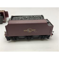 Wrenn '00' gauge - Princess Coronation (Duchess) Class 4-6-2 locomotive 'City of London' No.46245; boxed with tender and manual; and another similar bearing the nameplate 'City of Manchester' No.46246; in City of Birmingham box; both in BR Maroon (2)