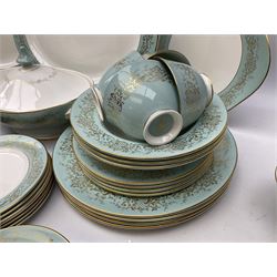 Royal Doulton De Lamerie pattern part tea and dinner service, including eight dinner plates, seven side plates, seven bowls, two serving platters, seven cups and saucers, milk jugs, sucrier, etc (58)