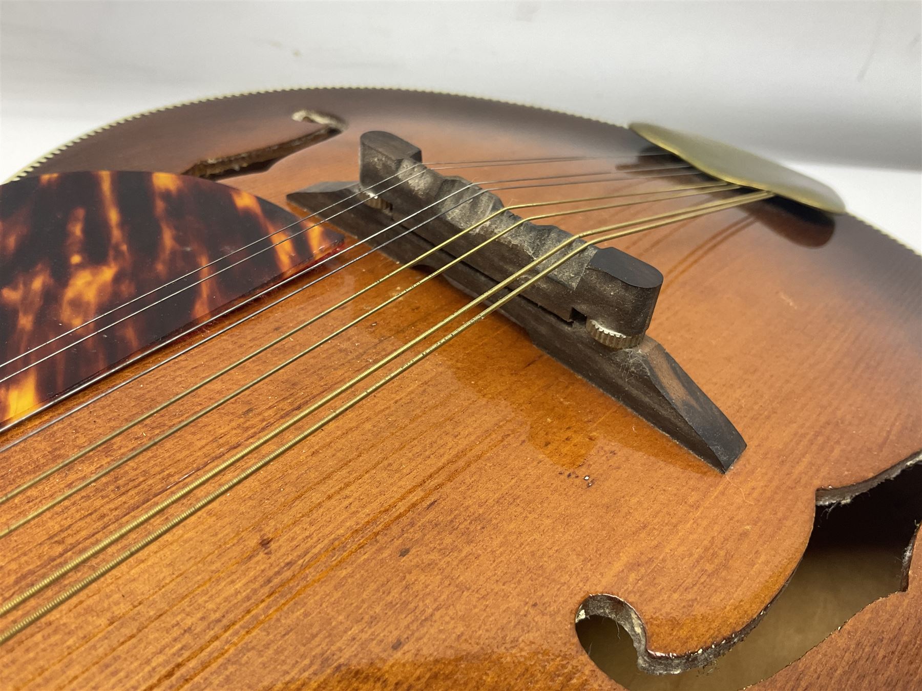 F-hole eight-string mandolin with one-piece maple back and ribs and spruce top L70cm