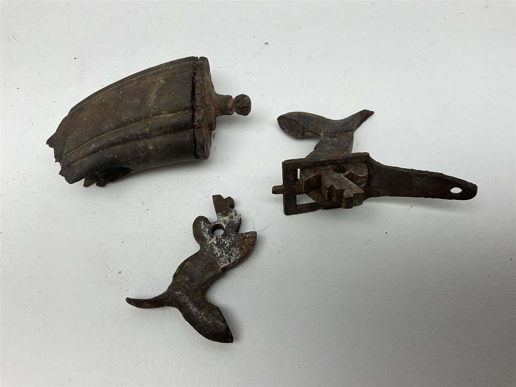 WW2 German Luftwaffe Mess cutlery comprising table spoon and fork, each with H.M.Z.38 mark; WW1 British War Medal awarded to L-13858 Gnr. J. McCabe R.A.; and small quantity of military badges, rank pips etc