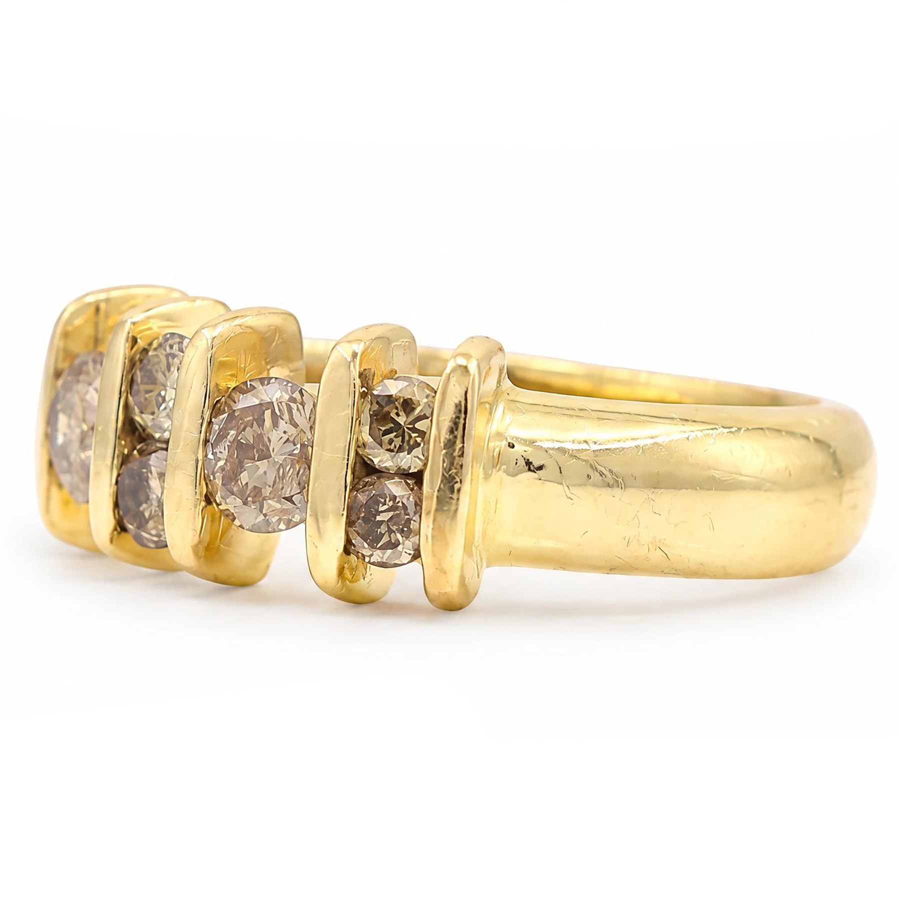 18ct gold fancy champagne / brown diamond ring, two round brilliant cut diamonds, spaced by six smaller round brilliant cut diamonds, stamped 750, total diamond weight approx 1.05 carat