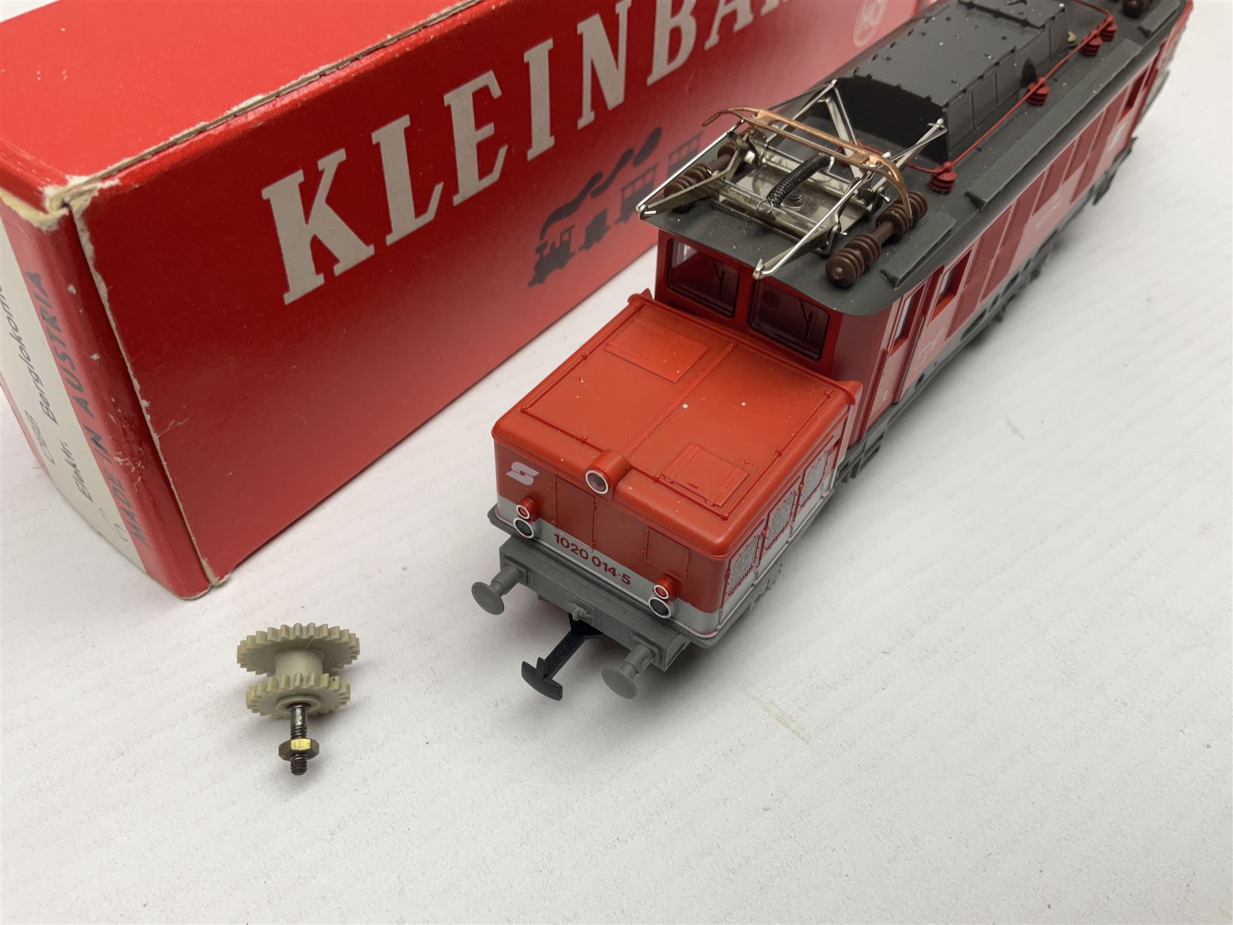 Kleinbahn HO gauge - three locomotives OBB 1020 Elektr. Berglokomotive; OBB 1044.209-3 Elektrische Lokomotive; and OBB 2050 Dieselelektrische; all boxed (3)