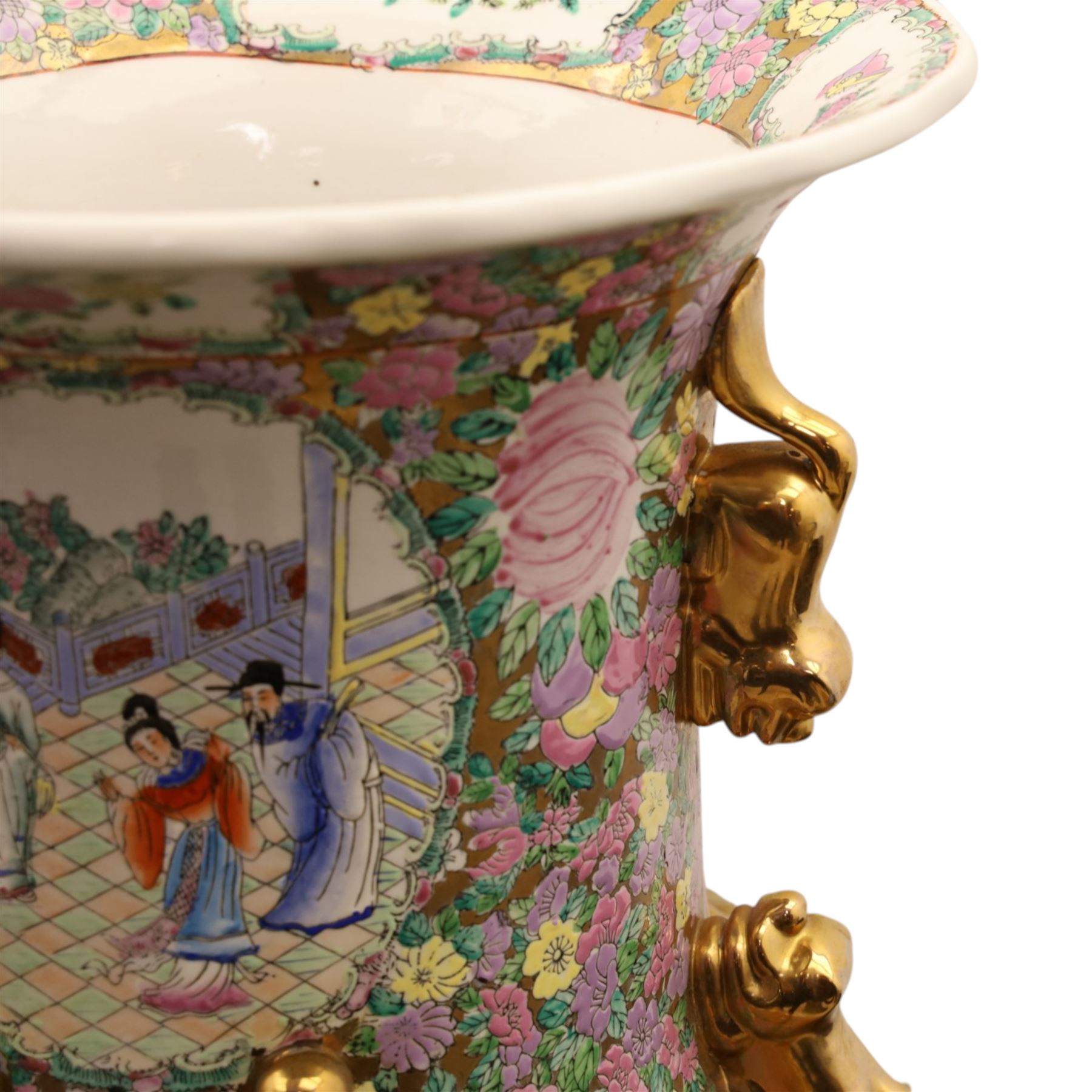 Chinese canton famille rose floor standing vase, decoration with panels depicting court scenes, surrounded by birds and flowers, with applied gilded Fo dogs and salamanders, H94cm