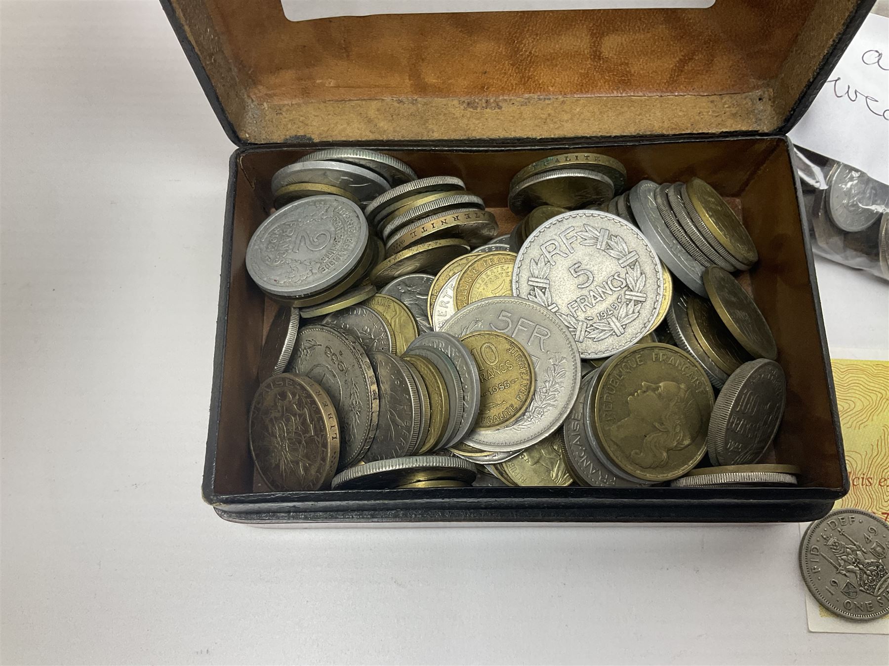 Great British and World coins, including pre-decimal coinage, French, Italian, German and other pre-Euro coinage, various medallions etc