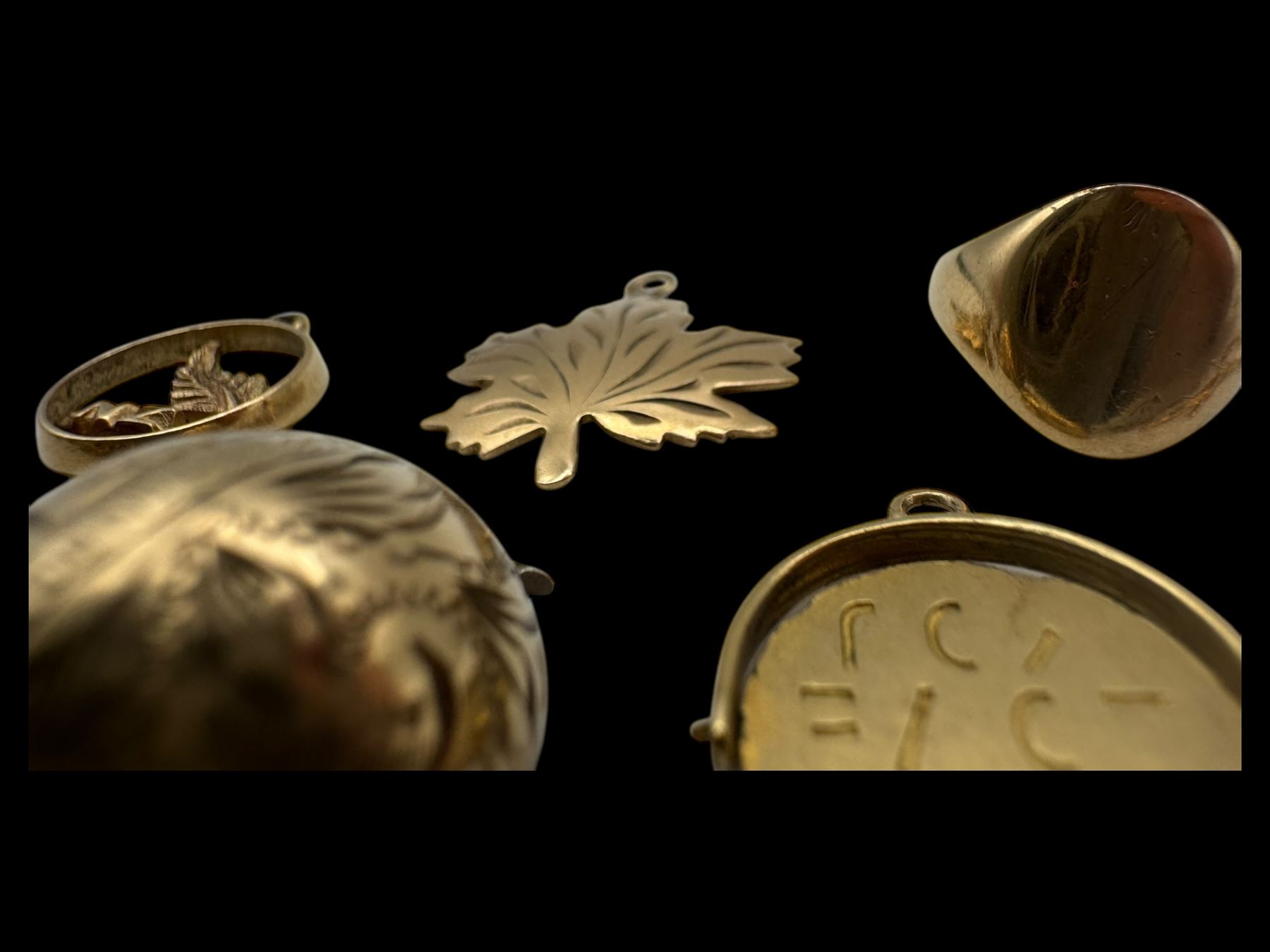 9ct gold charms, including crossed swords, signet ring, horseshoe and leaf, and a 14ct gold fireplace charm