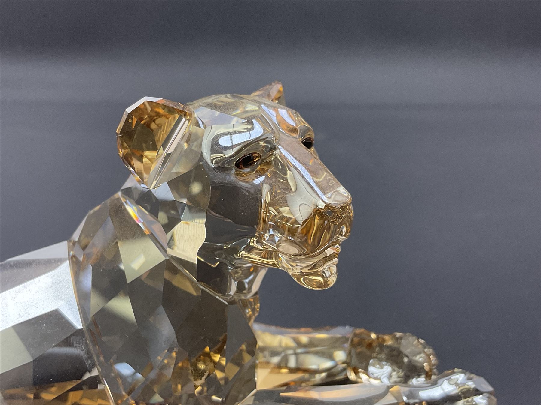 Swarovski Crystal lioness and cub, Akili, adult H7cm