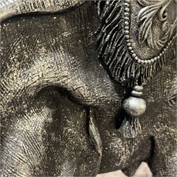 Composite figure of an indian elephant, with a silvered finish, H60cm, L80cm