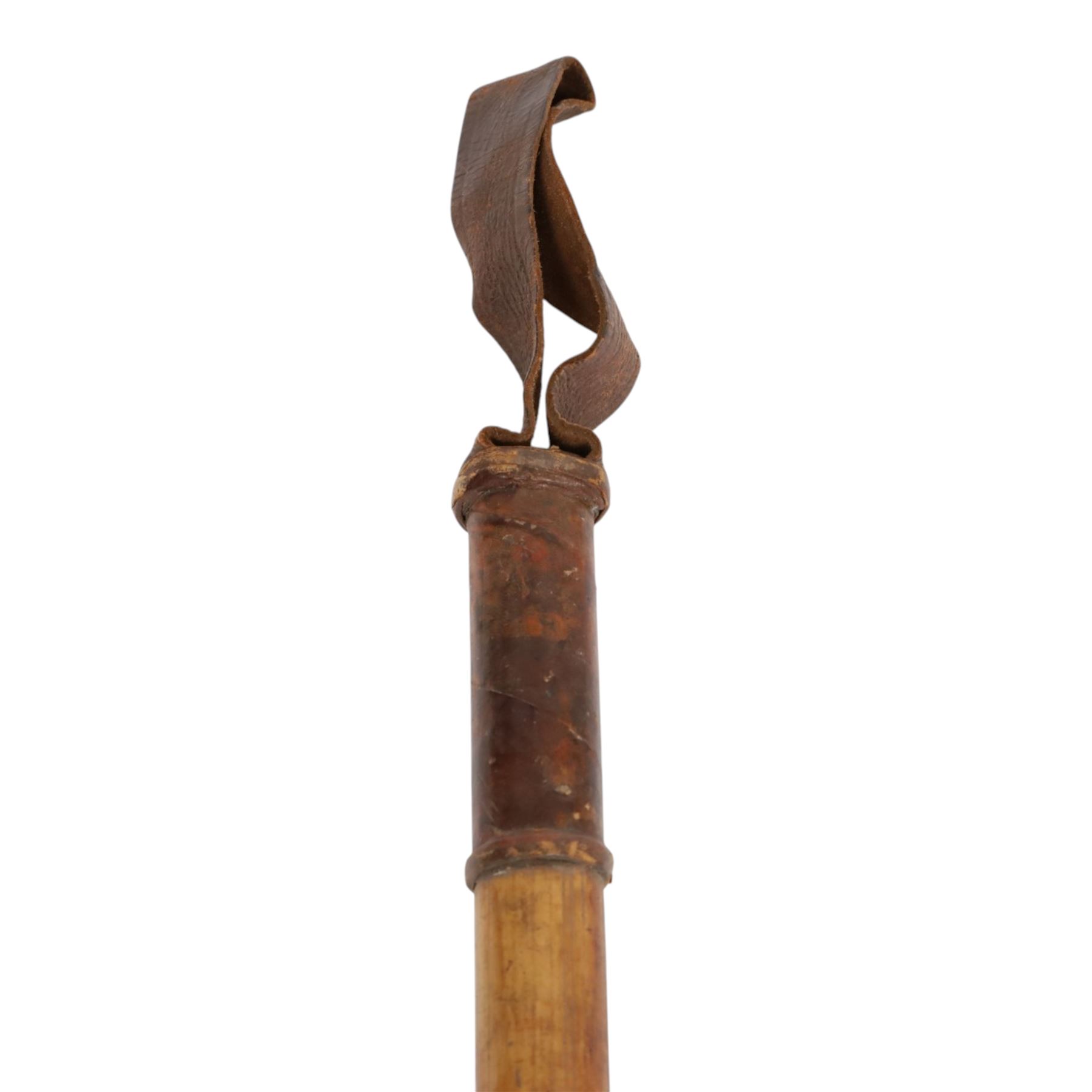 WWI trench club or cosh, with leather strap, L40cm