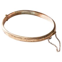 9ct gold hinged bangle with engraved decoration 