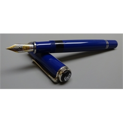  Writing Instruments - Pelikan Souveran fountain pen with '18C' gold nib, cased, with guarantee booklet  