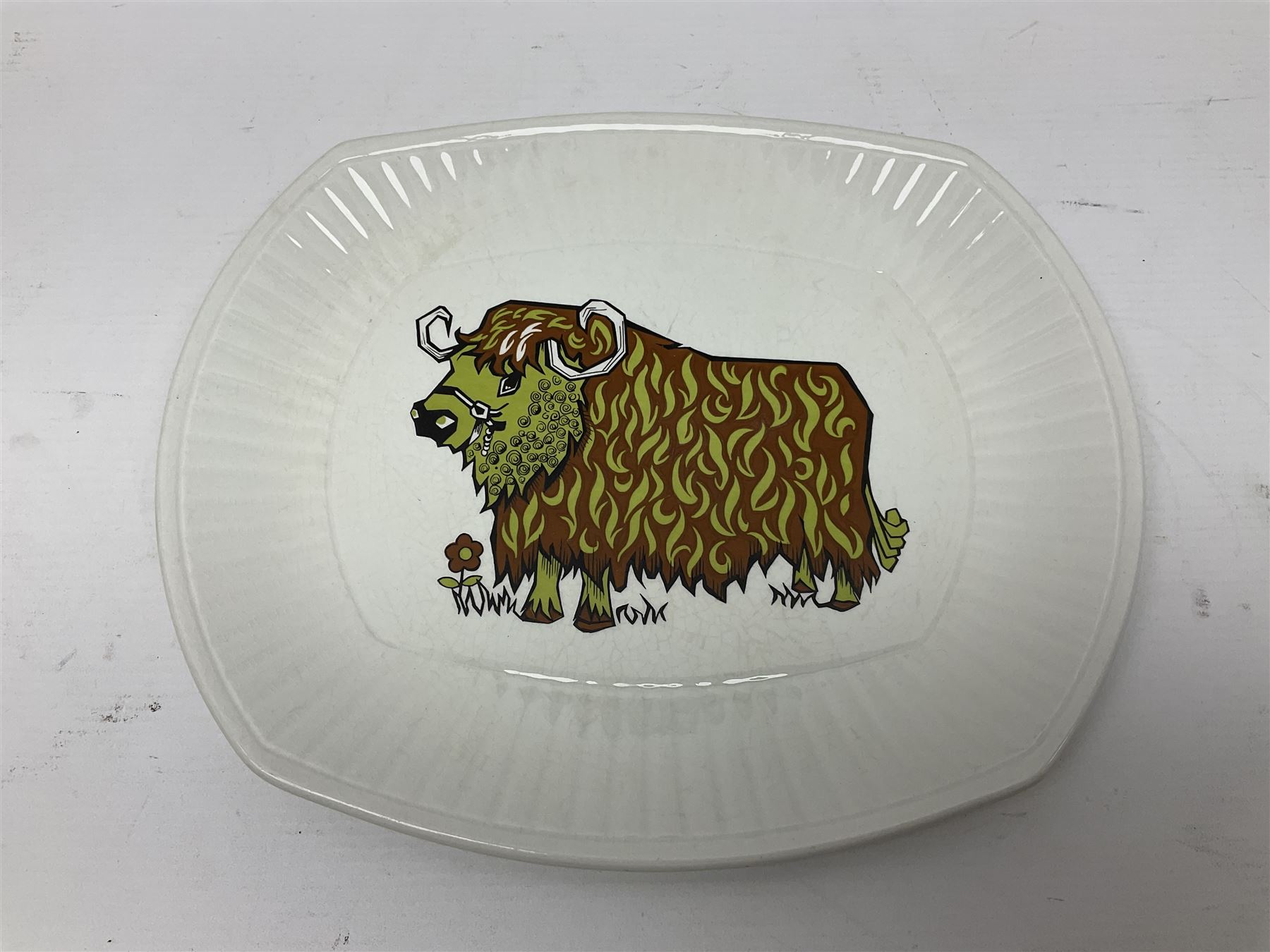 Set of Six Washington pottery fish series plates, titled Aquarius, together with two Ironstone pottery Beefeater plates, L28cm, H24cm