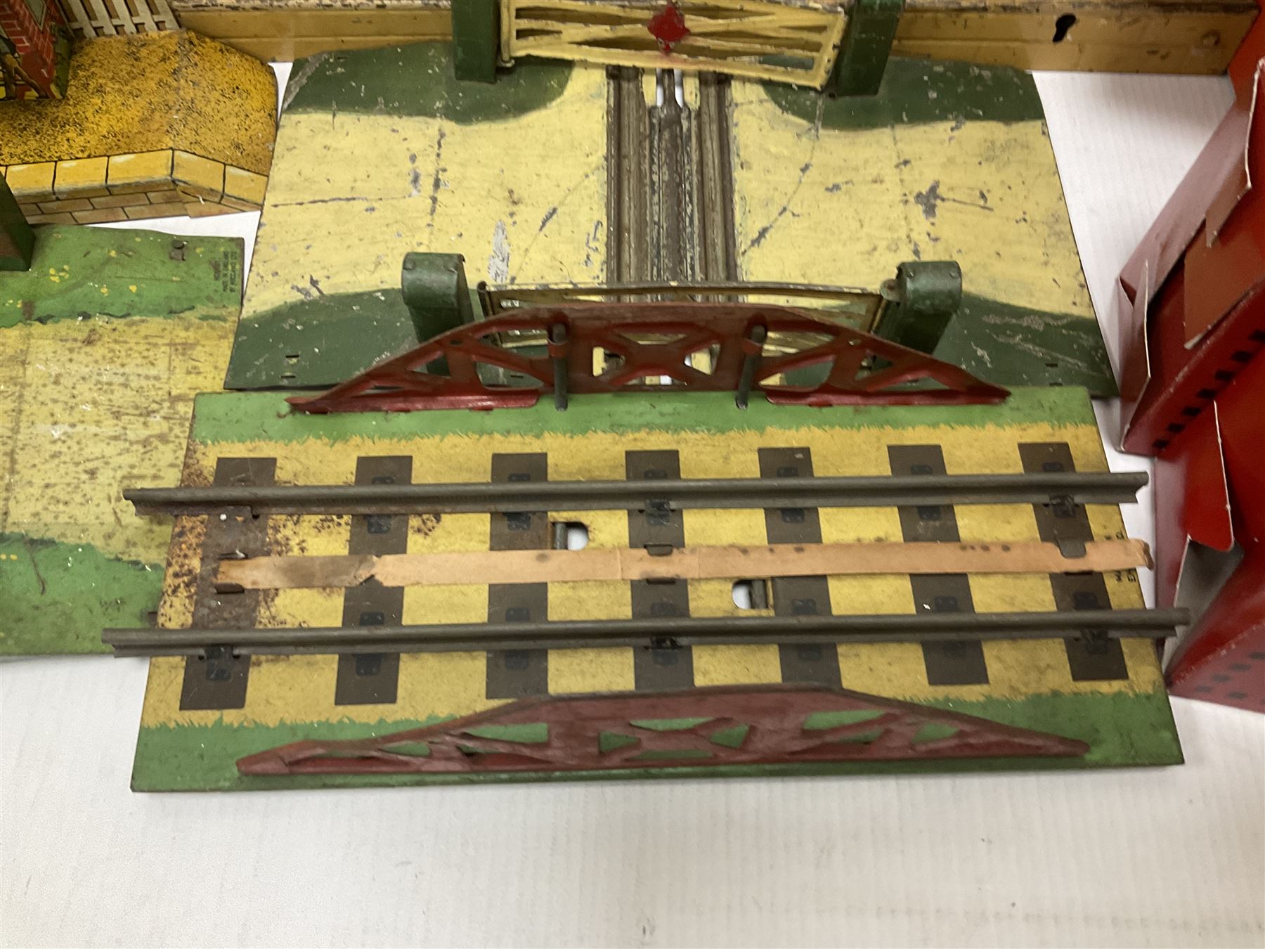 ‘0’ gauge - six boxed Hornby Hachette coaches comprising three Saloon Cars and three Dining Cars in original boxes; three loose ‘SNCF’ cars; three crossings, two Hornby/Meccano railway stations, one bridge and a water tank; two further Mettoy Railways ‘Railway Bridge’ in original boxes (17)