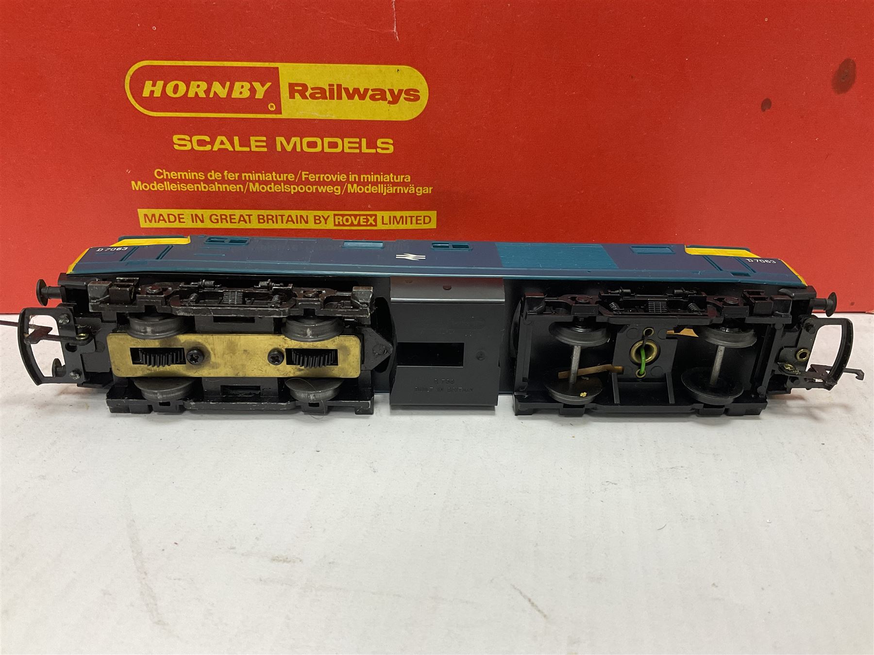 Various makers ‘00’ gauge - Hornby R758 Hymek Diesel Hydraulic B-B locomotive no.D7063 and R253 0-4-0 Diesel Dock Shunter no.3, in original boxes; Tri-Ang Class 08 0-6-0 Diesel Shunter no.D3035 and Class 37 Co-Co Diesel locomotive no.D6830; Jouef 843/E TEE SNCF no.CC40101 in electric red and grey (5)