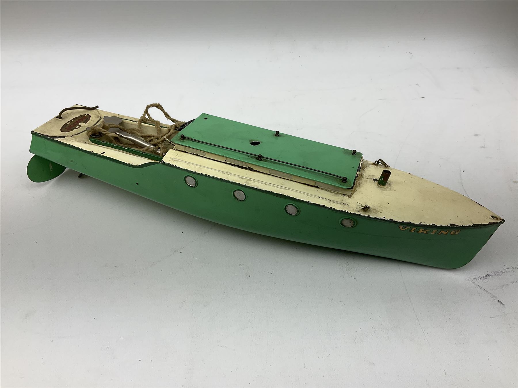 Pre-war Hornby No 5 clockwork Speedboat 'Viking', in green and cream in original box; and Meccano No.4 set box containing various sections in blue, gold and red and instruction manual (2)