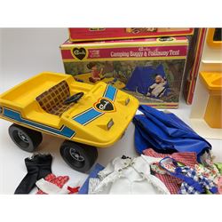 Sindy - Camping Buggy and Folding Tent, Bath, Shower, Washbasin unit and Hairdryer; all boxed; together with unboxed kitchen units, dining and bedroom furniture; and two bags of clothing and accessories