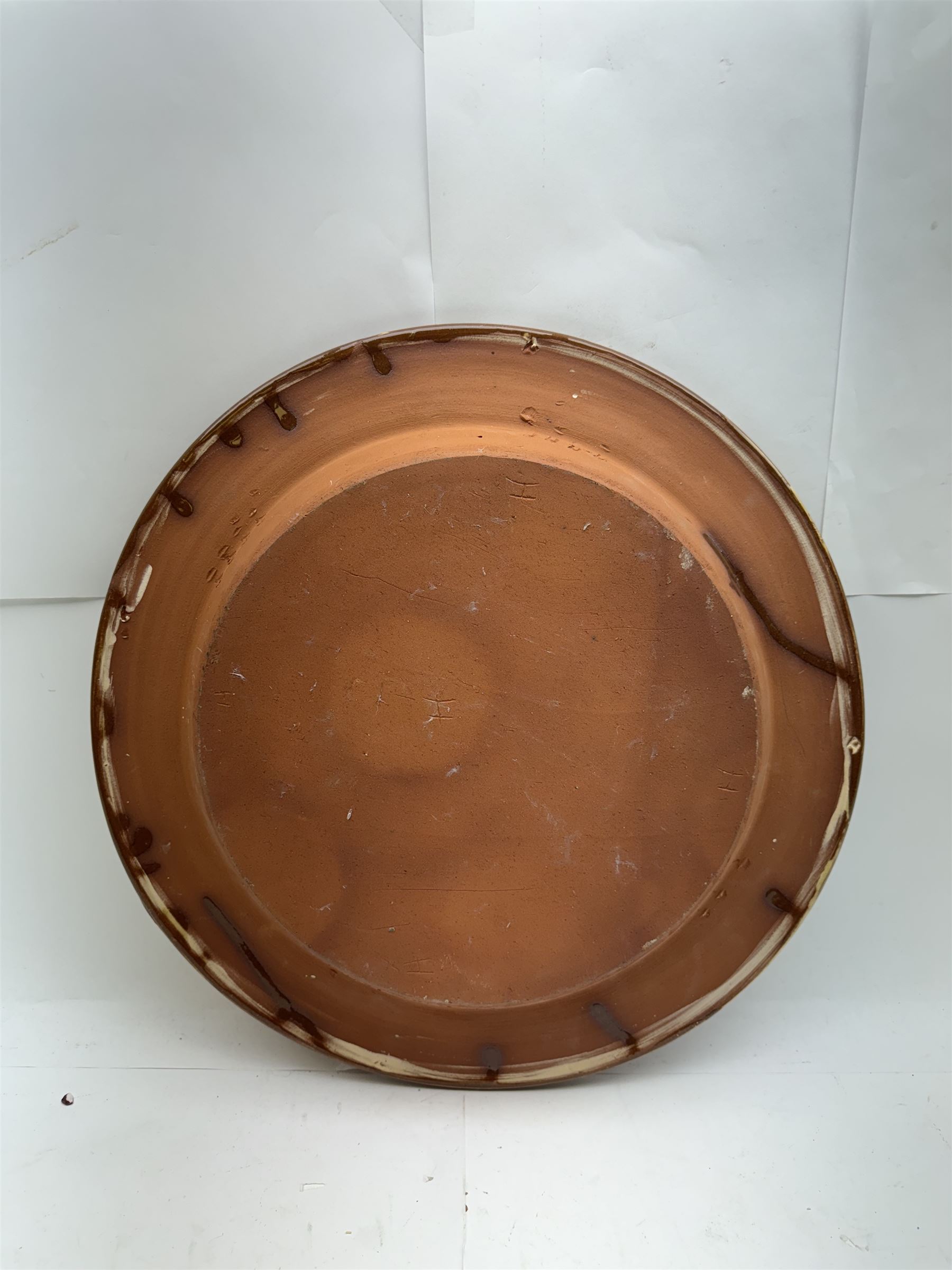 John Hudson: Large slipware charger in the style of Thomas Toft by John Hudson of Mirfield Pottery, decorated with a cockerel, incised marks verso, D 41cm.