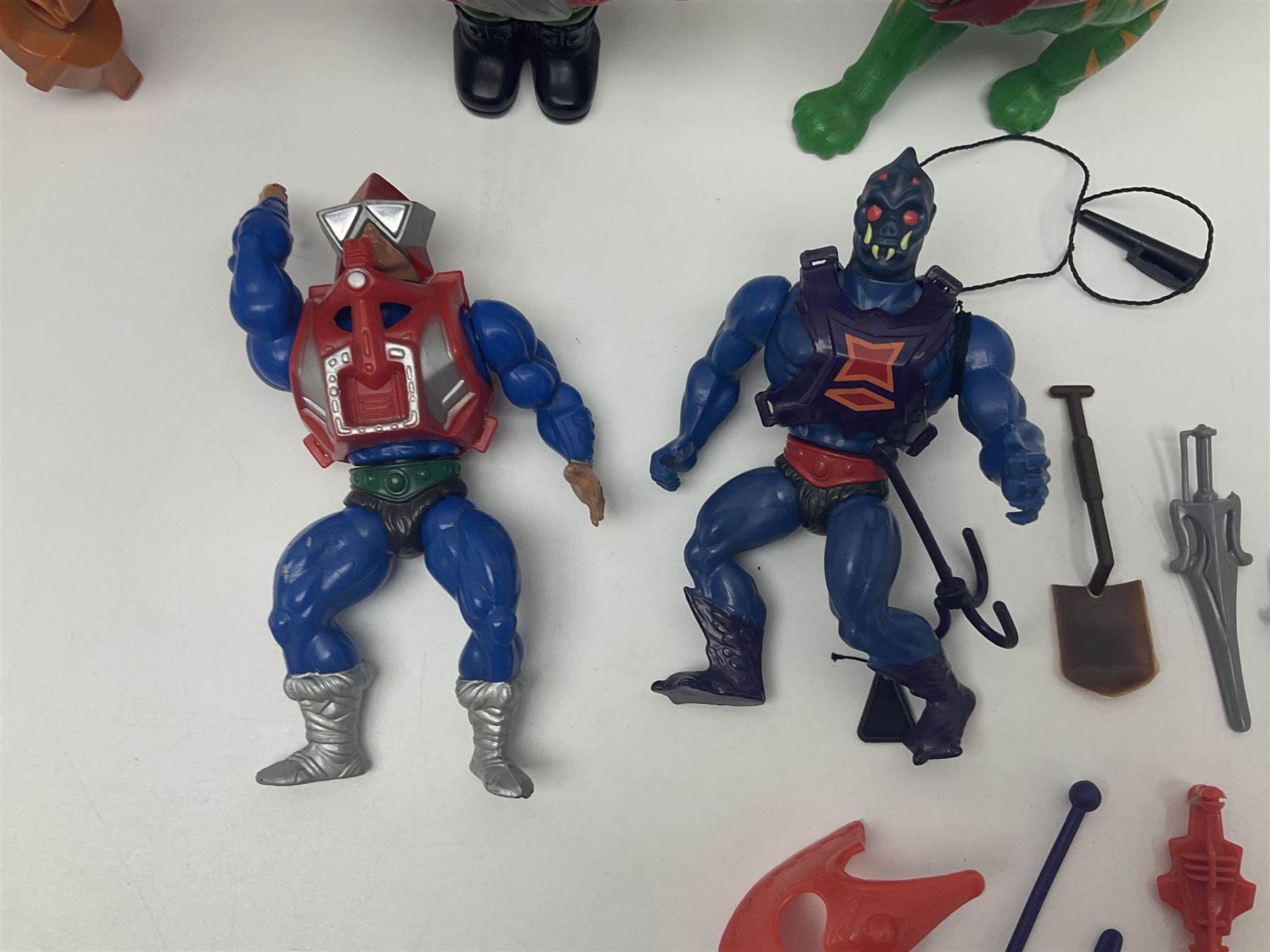 Group of 1980s Masters of the Universe figures to include He-Man, Skeletor, Stridor and Battle Cat, with collection of accessories 